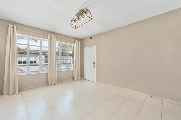 301 86th St #301, Miami Beach, FL 33141