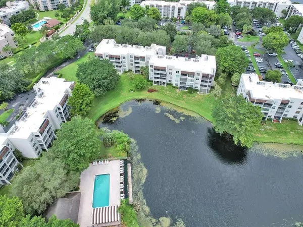 9340 Lagoon Pl #309, Davie, FL 33324