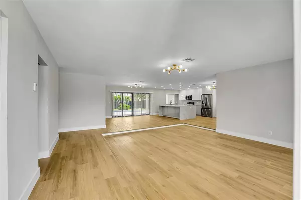 Hollywood, FL 33021,5512 Cleveland St
