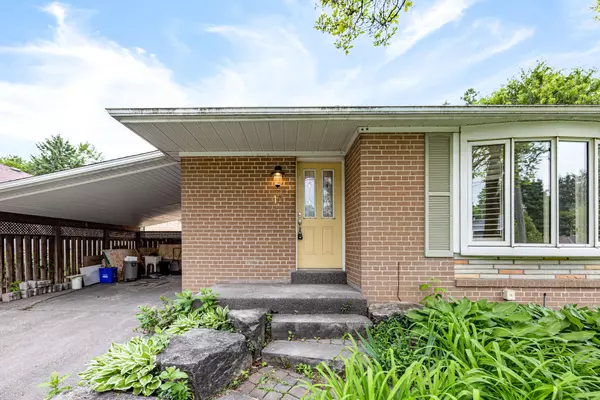 Aurora, ON L4G 1Z9,10 Holman CRES #Main Floor