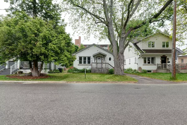 Burlington, ON L7R 2S2,469 Woodland AVE
