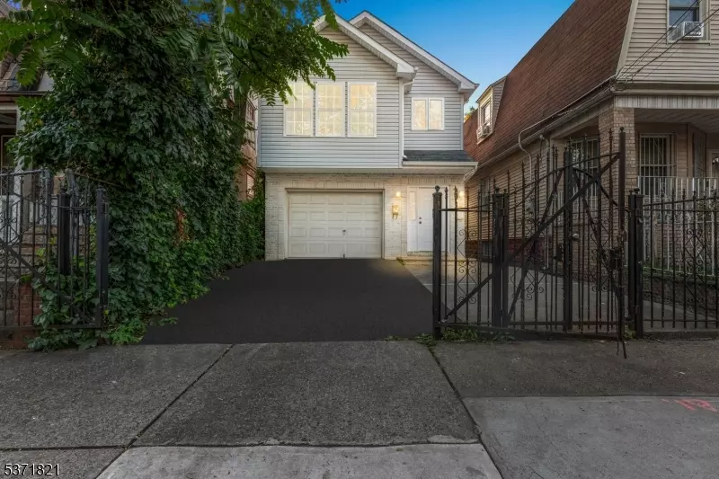 141 Fabyan Pl, Newark City, NJ 07112