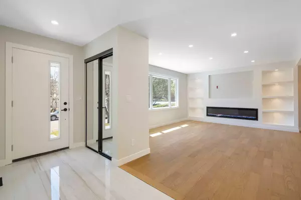 Calgary, AB T2W 1N9,924 Canna CRES Southwest