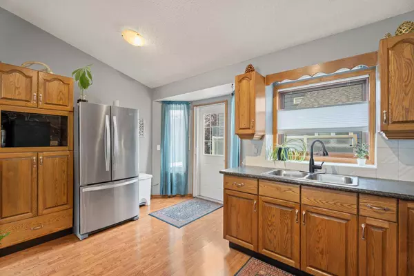Okotoks, AB T1S 1H3,109 Downey PL