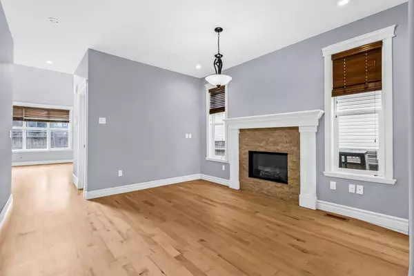 Chestermere, AB T1X 0R7,273 Kinniburgh BLVD West