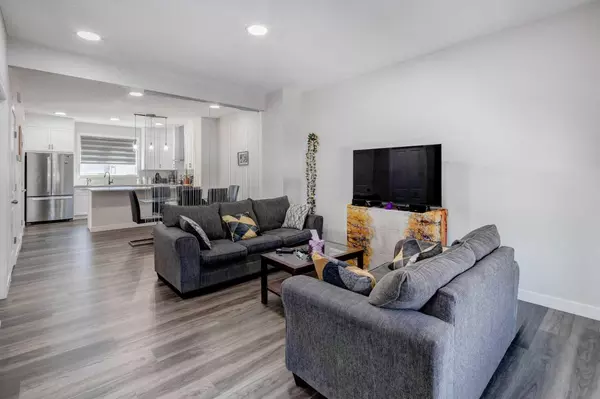 Airdrie, AB T4A 3P1,588 Lawthorn WAY SE