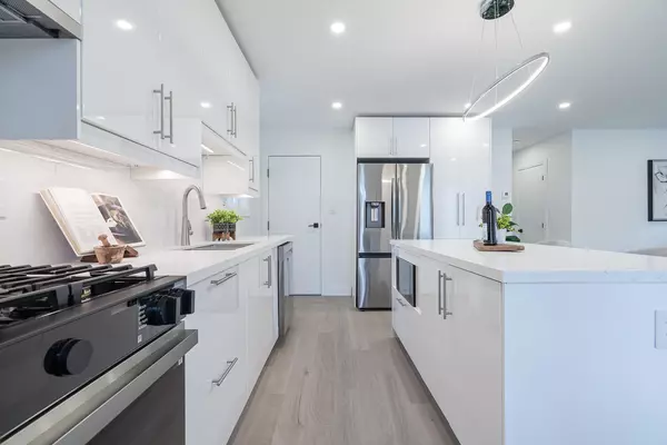 106 Woodpark PL, Newmarket, ON L3Y 3P6