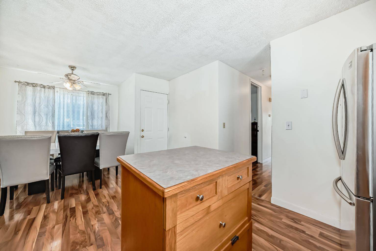 Calgary, AB T2A 6M1,6907 4 AVE Northeast