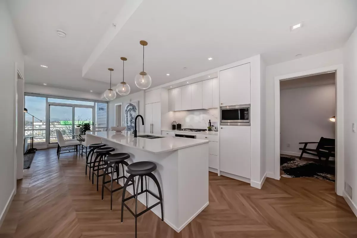 Calgary, AB T3H6B5,8505 Broadcast AVE SW #417