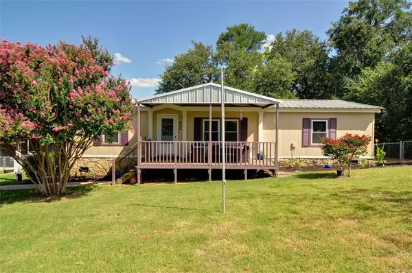 2205 Angelina Street, Granbury, TX 76048