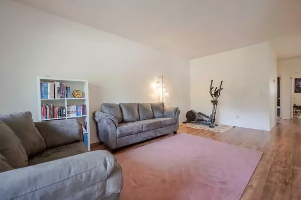 Calgary, AB T3A 2A8,5843 66 AVE Northwest