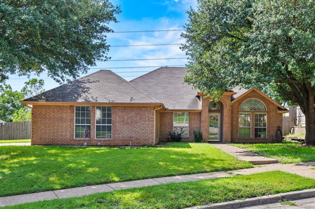 10229 Trail Ridge Drive, Benbrook, TX 76126