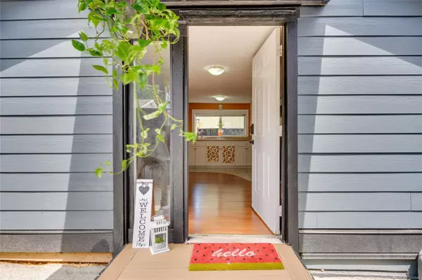 Nanaimo, BC V9R 3M8,639 HILLCREST Ave