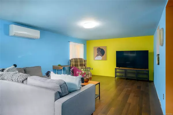 Nanaimo, BC V9R 3M8,639 HILLCREST Ave