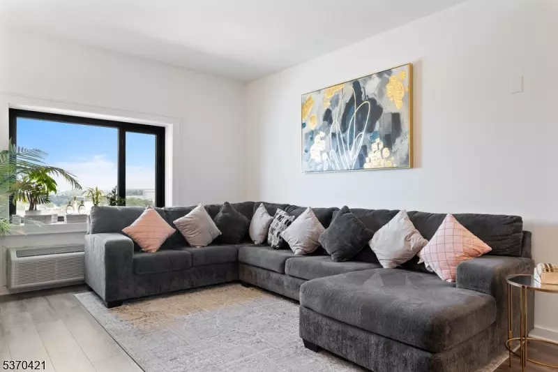 1 Carriage City Plz #1109, Rahway City, NJ 07065