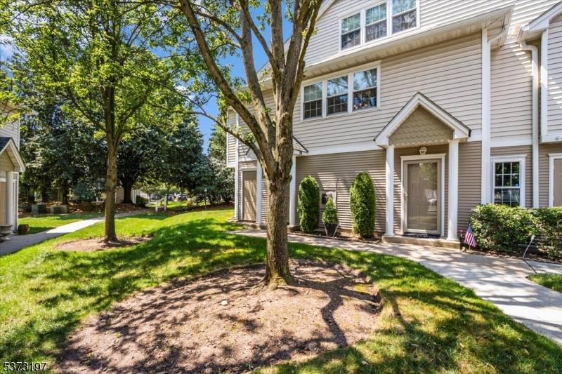 37 Mayer Dr, Clifton City, NJ 07012
