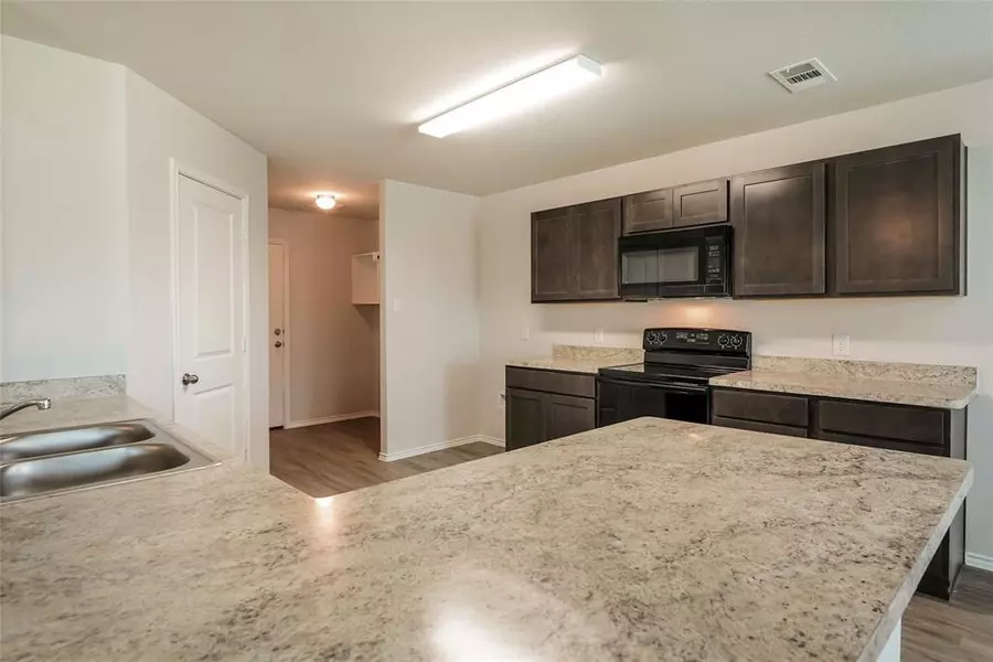 1513 Mark Lane, Ennis, TX 75119