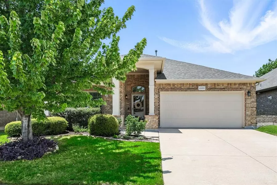2209 Laurel Forest Drive, Fort Worth, TX 76177