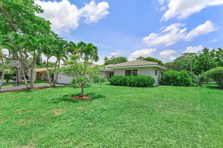 2757 NW 83rd Ter, Coral Springs, FL 33065