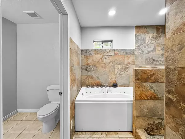 Rowlett, TX 75088,8802 Deerwood Drive