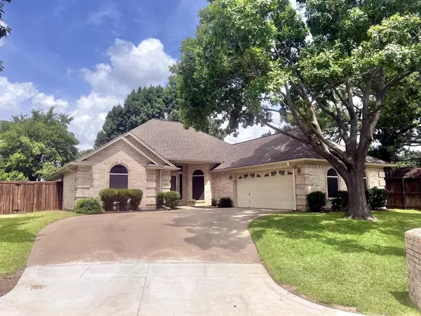 6709 Hickory Place Court, North Richland Hills, TX 76182