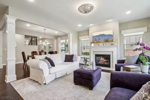 15 Winfield Dr, Woodcliff Lake Boro, NJ 07677