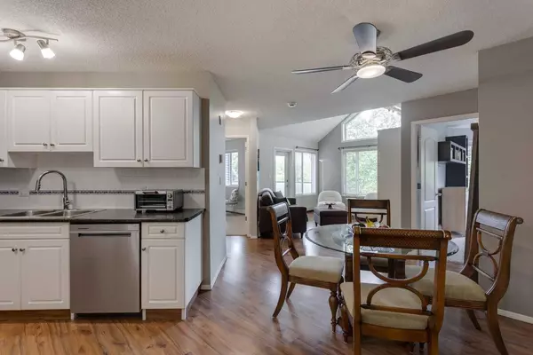 Calgary, AB T3H3K6,20 Sierra Morena Mews SW #410