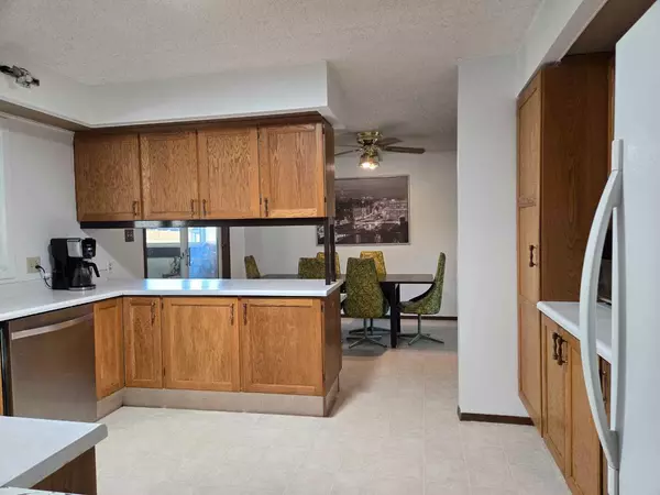 Bellevue, AB T0K0C0,3002 225 ST