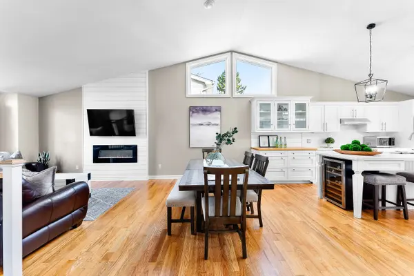 Niagara Falls, ON L2H 3J2,7498 GREENDALE ST