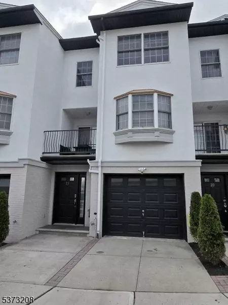 21 Harbor Front Ter, Elizabeth City, NJ 07206