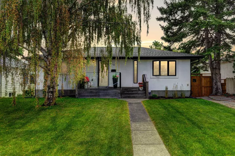 12 45 ST SW, Calgary, AB T3C 2B2