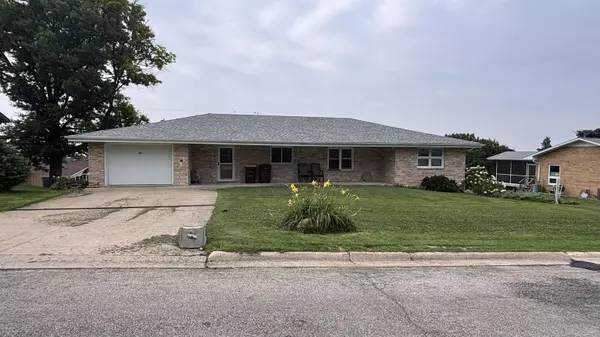415 W Columbia Avenue, Stockton, IL 61085