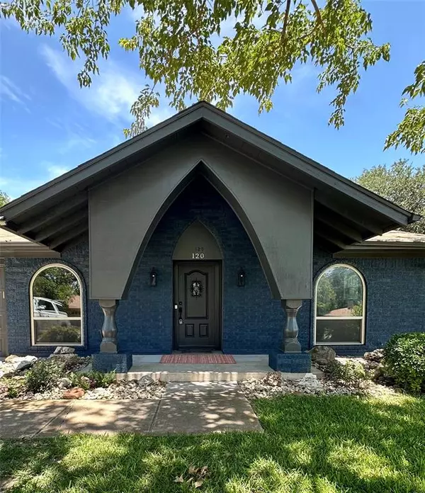 120 Lakeway Drive, Benbrook, TX 76126