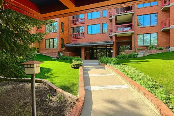 Calgary, AB T2T 0L2,1313 Cameron AVE SW #405
