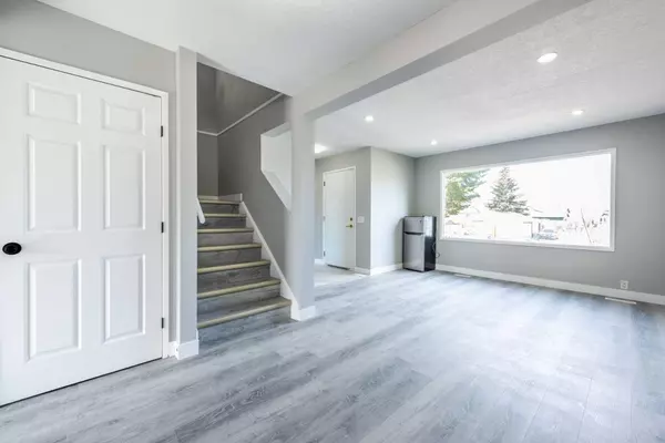 Calgary, AB T3J1C6,5514 54 ST NE