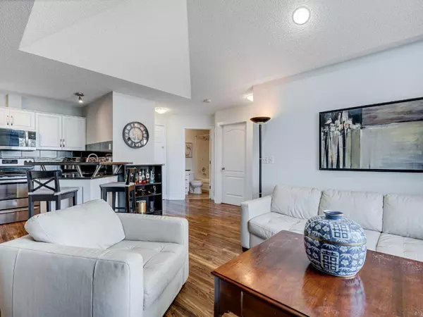 Calgary, AB T3H 3K5,10 Sierra Morena Mews Southwest #409