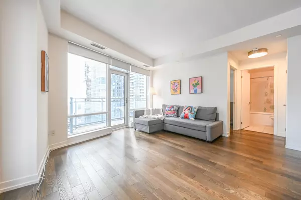 Toronto C01, ON M5V 2E8,21 Widmer ST #2109