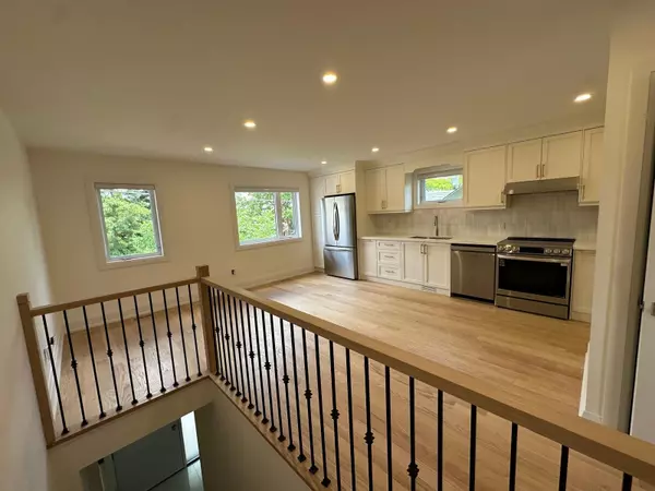 398 Main ST #Upper, Toronto E03, ON M4C 4X8