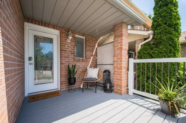 Oshawa, ON L1J 7Y5,156 Overbank DR