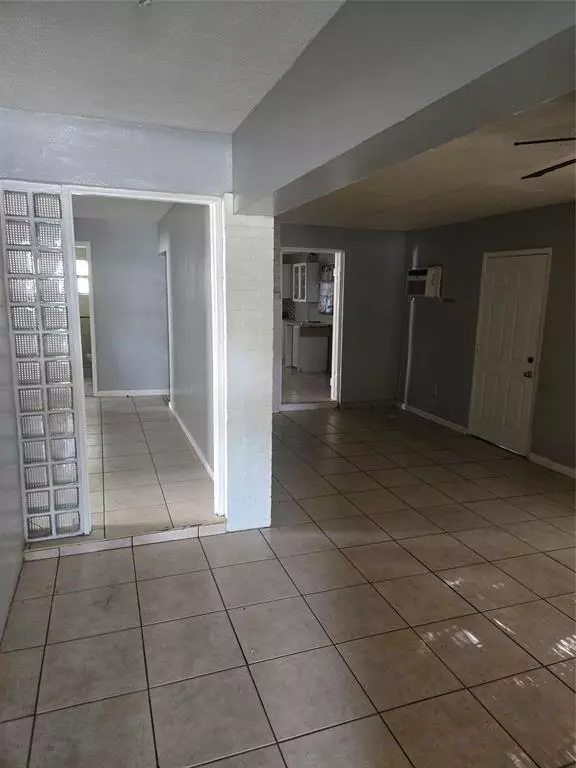 2478 NW 98th St, Miami, FL 33147