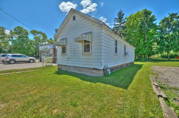 Niagara Falls, ON L2G 6X3,8247 Willoughby DR