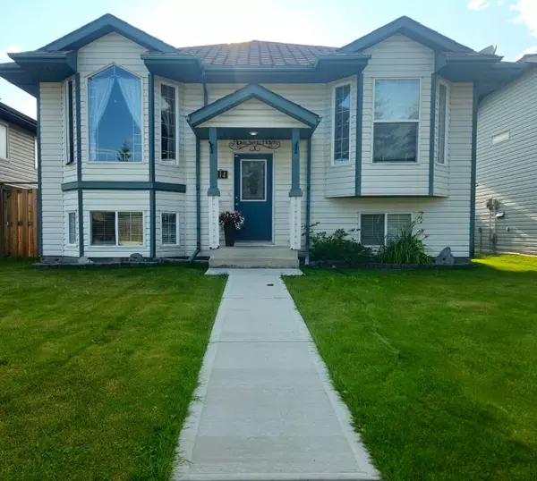 114 Robinson AVE, Penhold, AB T0M 1R0
