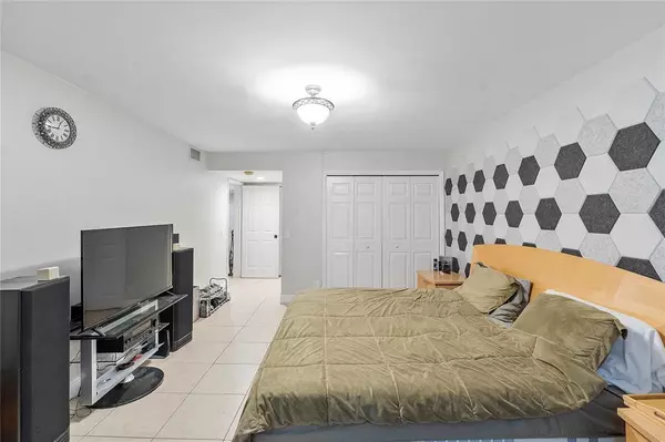 Weston, FL 33326,16200 Golf Club Rd #102