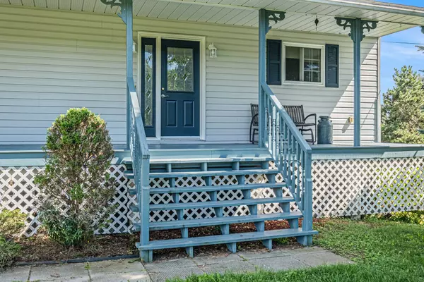 Montague, ON K7A 4S4,887 Macpherson RD