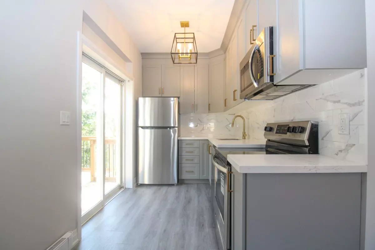 Peterborough Central, ON K9J 3N2,291 Stewart ST #4
