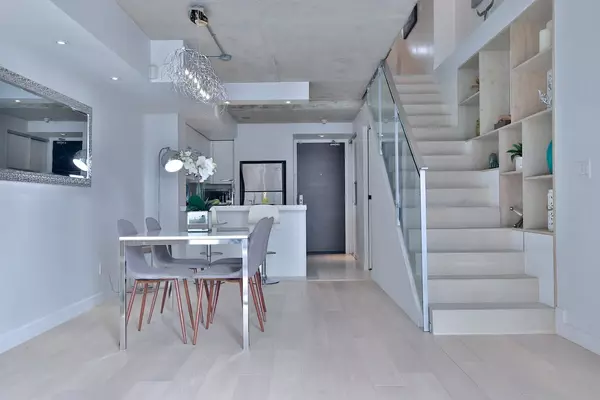 Toronto C01, ON M5V 2V1,55 Stewart ST #123