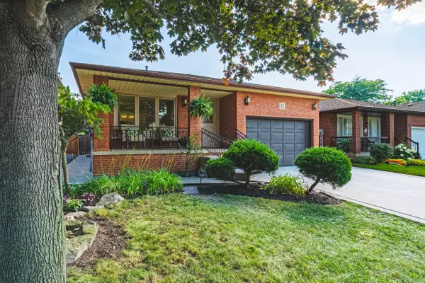 11 Dydzak CT, Hamilton, ON L9B 1V9