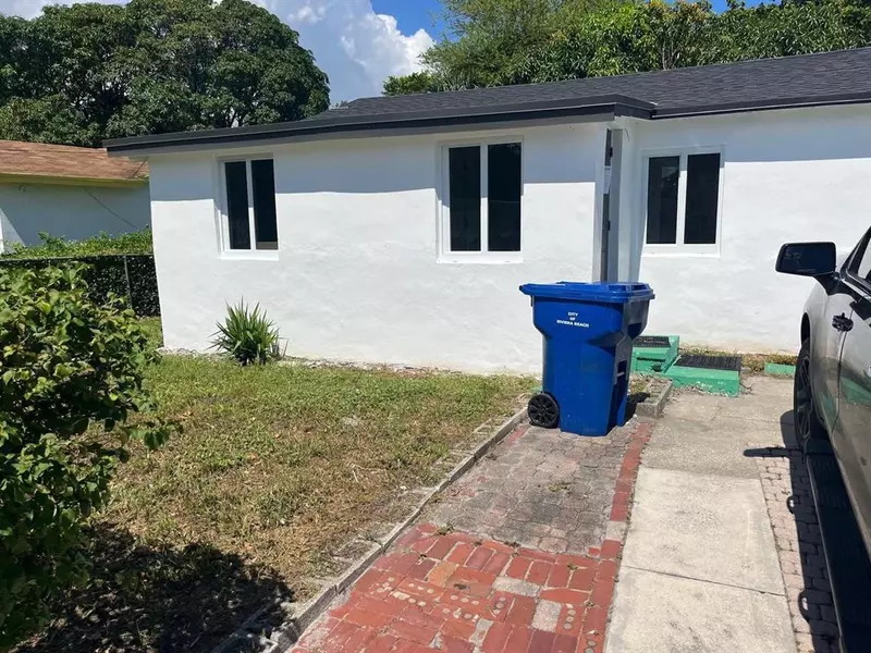 648 W 10th St, Riviera Beach, FL 33404