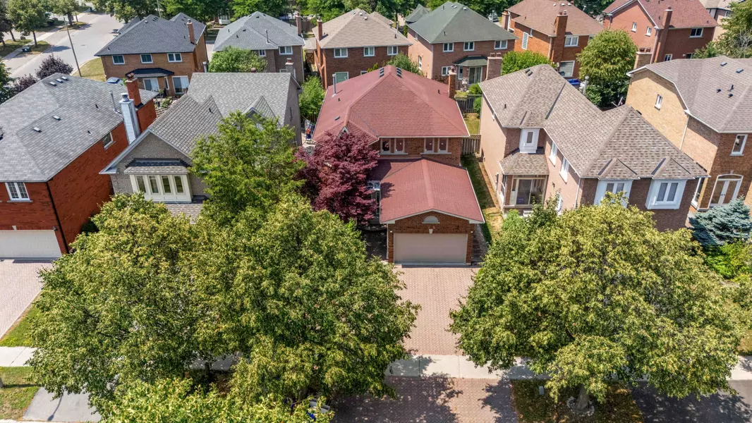175 Berwick CRES, Richmond Hill, ON L4C 0B4