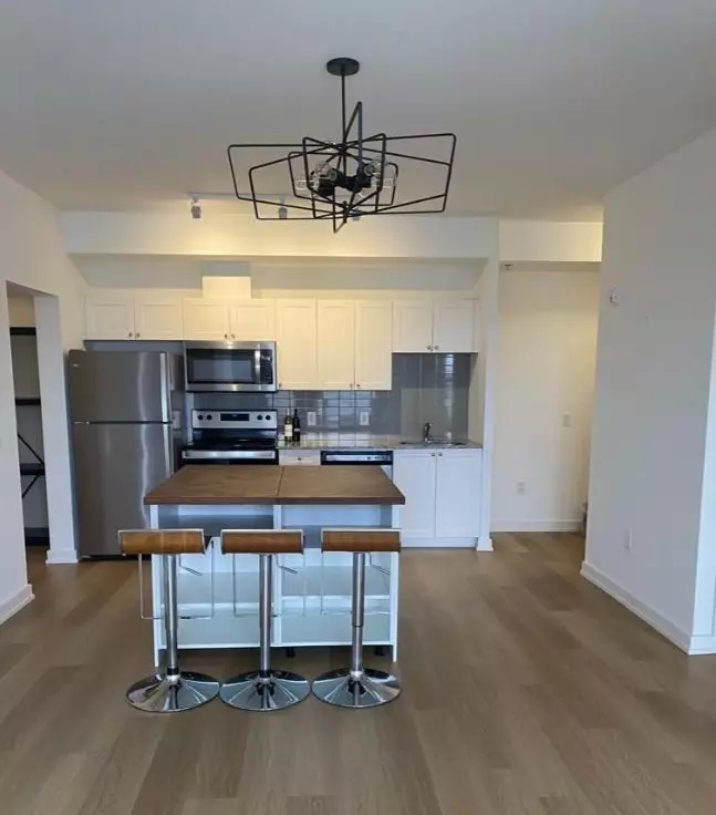Barrie, ON L9J 0M1,430 Essa RD #220